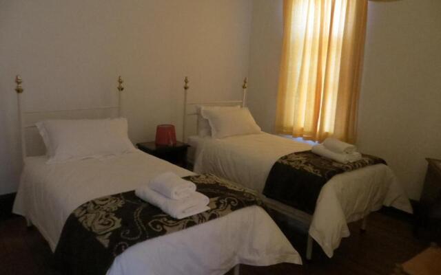 Roode Bloem Farm House