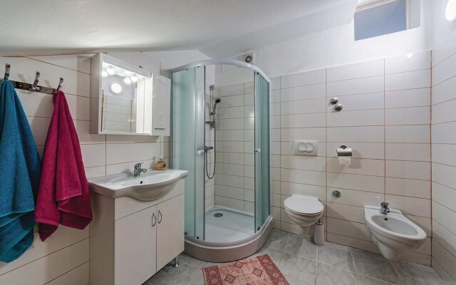 Stunning Home in Peroj With Wifi and 2 Bedrooms