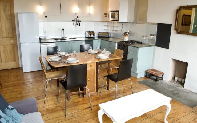 Central 3 Bedroom Flat