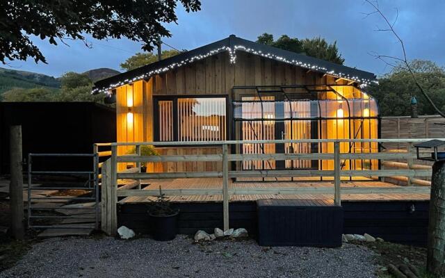 Spacious lodge with king sized bed