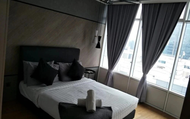 OYO 466 Home Studio Expressionz Suites KL Tower View from Pool – Guest Rooms – Kuala Lumpur