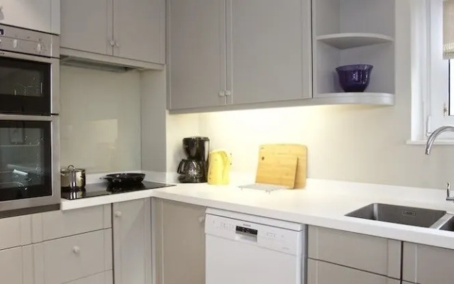 A Place Like Home - Chelsea Apartment with River Views