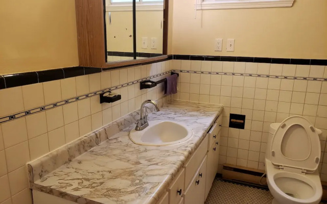 Apartment near Metro Monk Station