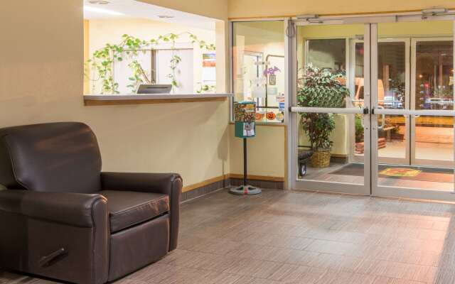 Super 8 by Wyndham Medina