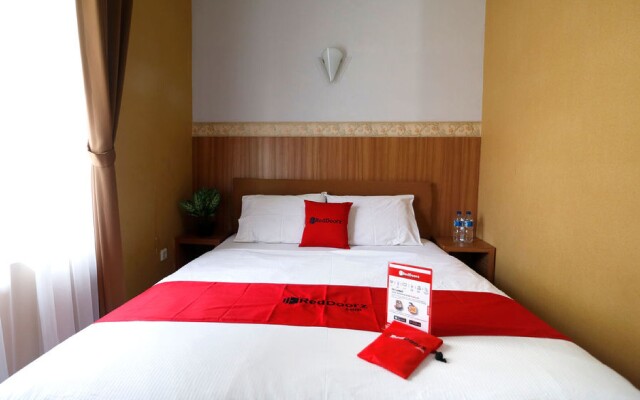 RedDoorz Plus near Undip Tembalang