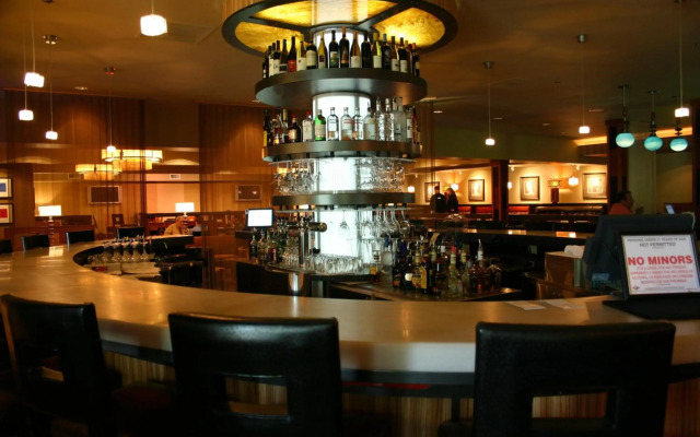 Mirabeau Park Hotel & Convention Center