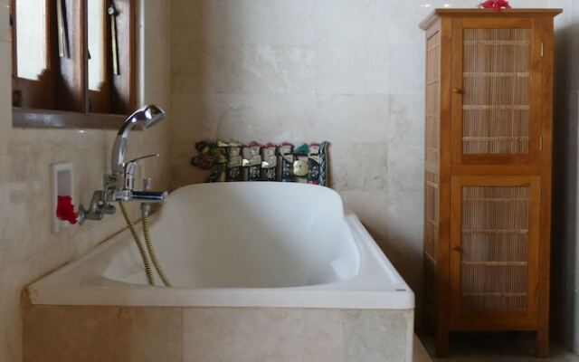 Nusa Indah Bungalows & Villa