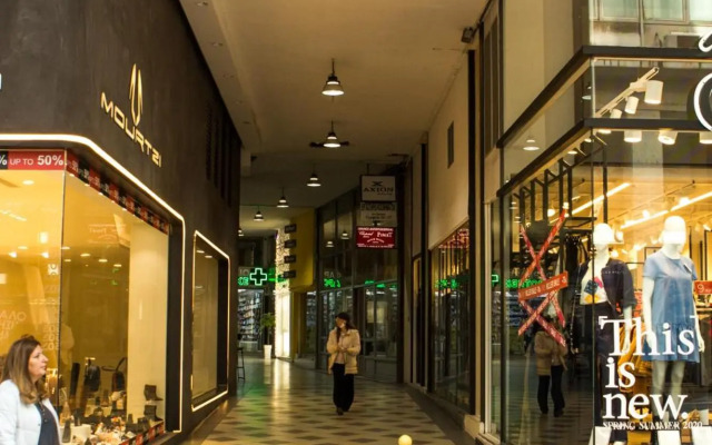 Ermou 18 Mosaics boutique aprtm in Parliament square