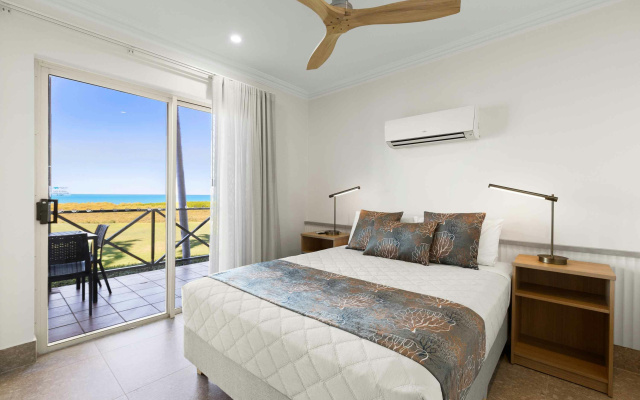 Moonlight Bay Suites