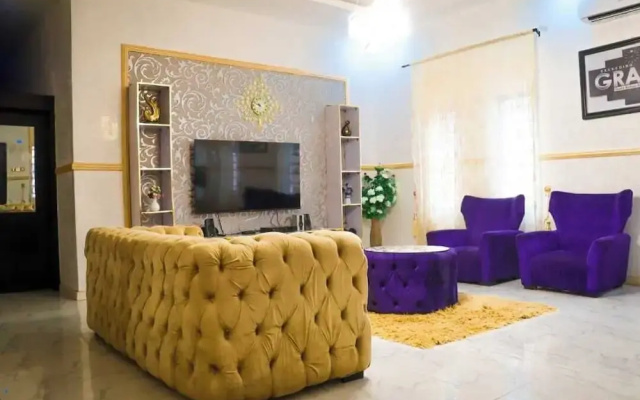Danny's Shortlet Apartment