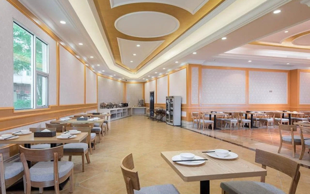 Vienna Hotel （Huizhou Zhongkai Lilin North Station Store）