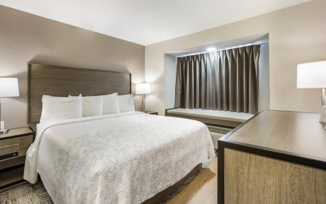 Red Roof Inn PLUS+ & Suites Savannah - I-95