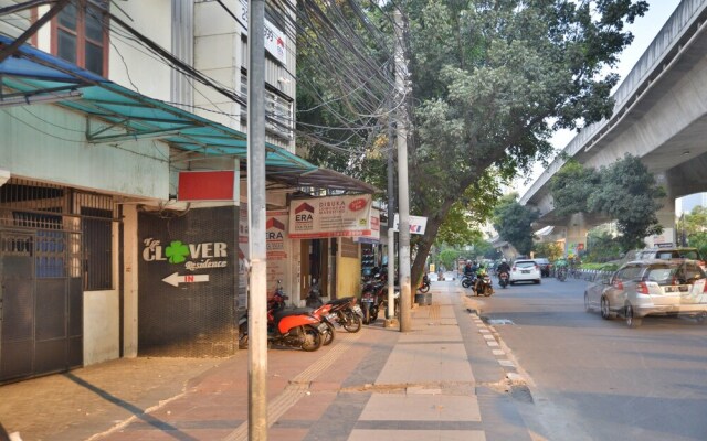 Clover Residence Near Mall Ambassador