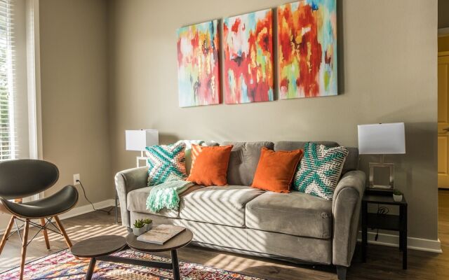 Baymeadows 2 BR Apt by Frontdesk