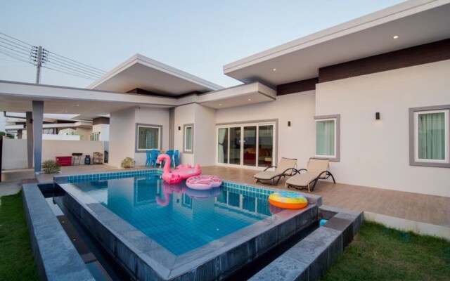 White Rose Pool Villa Hun Hin