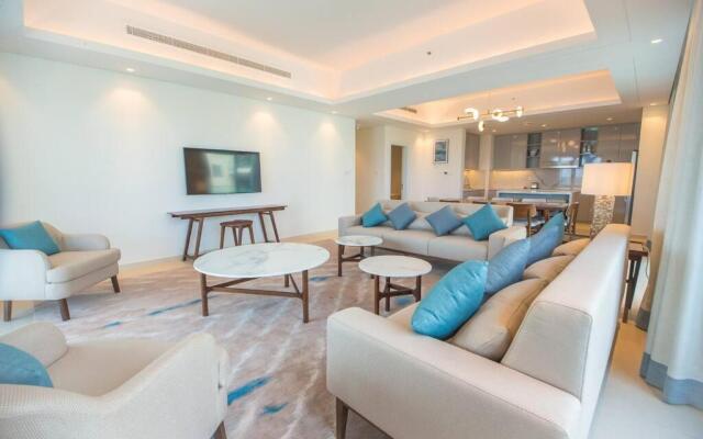 Luxurious 5 Bedroom Apartment - Full Ocean view