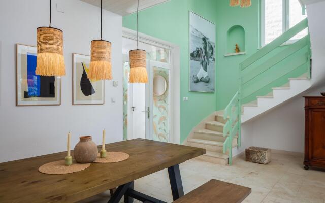 Sina in Splitska with 4 bedrooms and 3 bathrooms