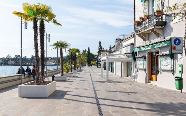 Pleasant Holiday Home in Gardone Riviera With Swimming Pool