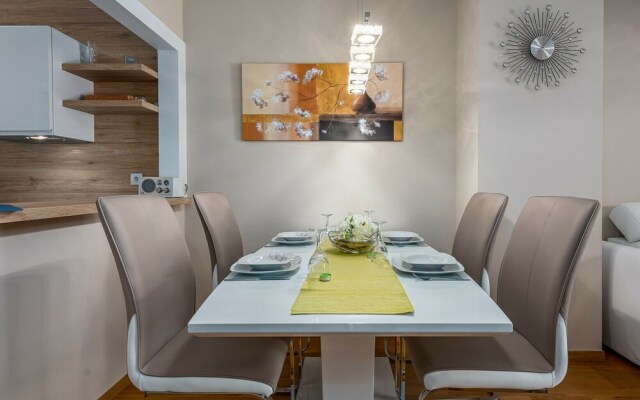 Modern Holiday Home With Terrace and Outdoor Jacuzzi