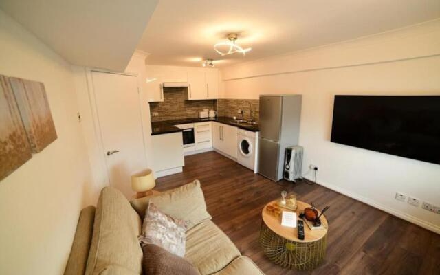 Lavish modern 1 bedroom Apt close to city centre