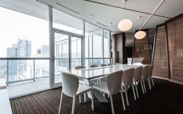 Life Suites - Front and Spadina