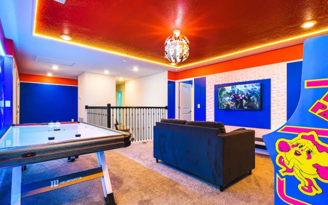 Storey Lake 9BR Wonderland Home 2852