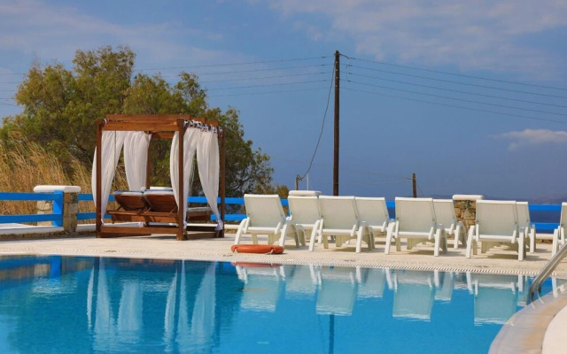 Maganos Eikosi in Thira