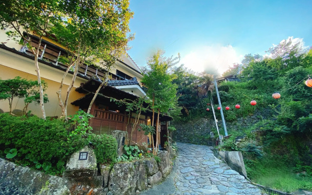 Hot Spring Inn Banya