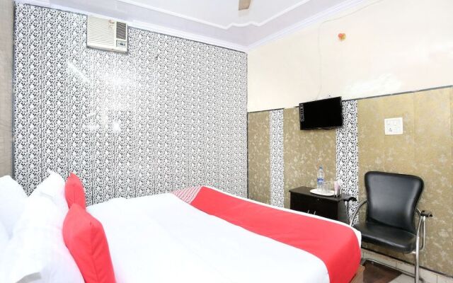 OYO 11906 Hotel Star Welcome