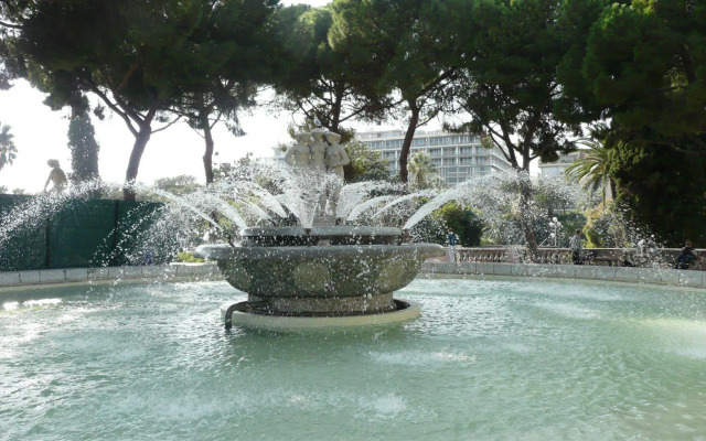 Le Petit Trianon et Le Charme des Suites