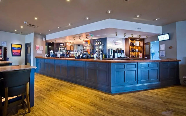 Premier Inn Livingston (M8, Jct3)