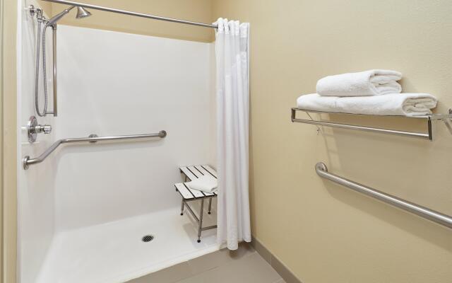 Holiday Inn Express & Suites Chicago-Libertyville by IHG
