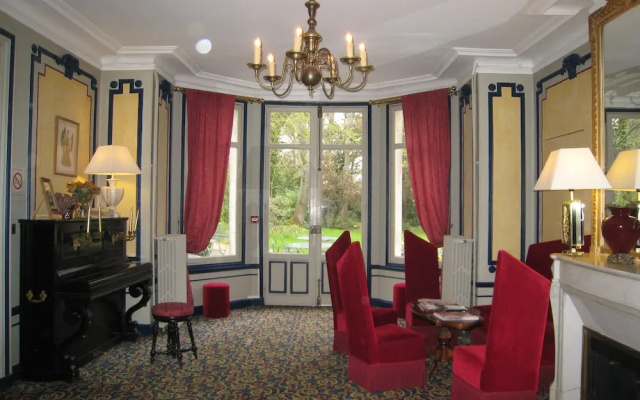 Logis Hôtel Les Maréchaux