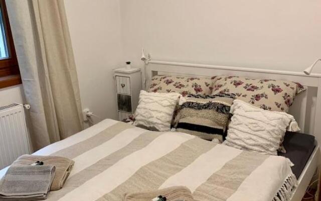 Small Lake Apartman