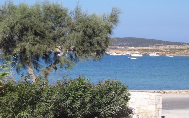Roussos Beach Hotel