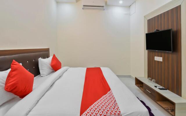 OYO 19134 The Signature Hotel