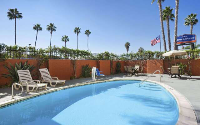 Howard Johnson by Wyndham San Diego Sea World