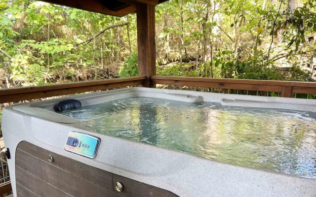 Pine Cove Lodging
