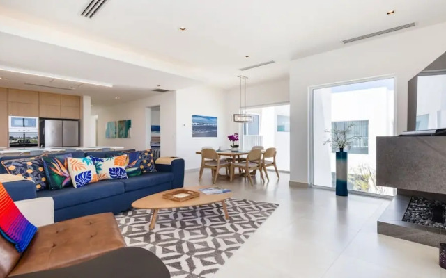 Blue House LV 2-4 Costa Divina by Kivoya