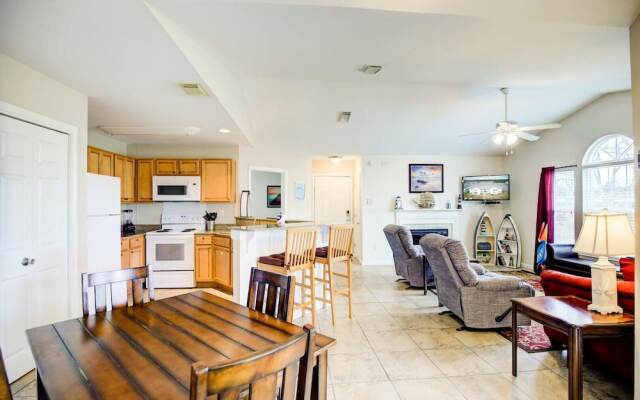 2b/2b w/ Pool & Tennis Court, Sleeps 6