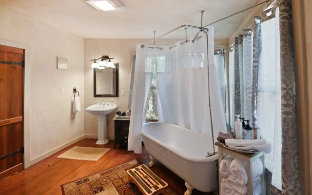 Czech 1 Bedroom Cabin by RedAwning