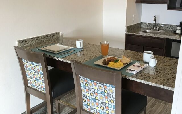 Holiday Inn & Suites Denver Tech Center-Centennial by IHG