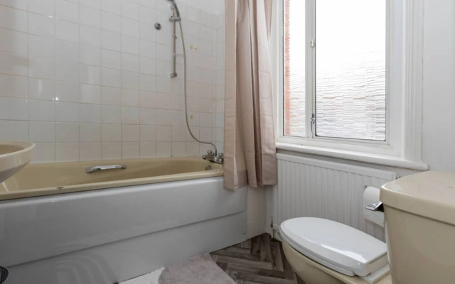 Peaceful and Light 1 Bedroom Flat in Kilburn
