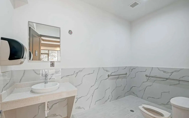 SureStay Hotel by Best Western Houston Southeast