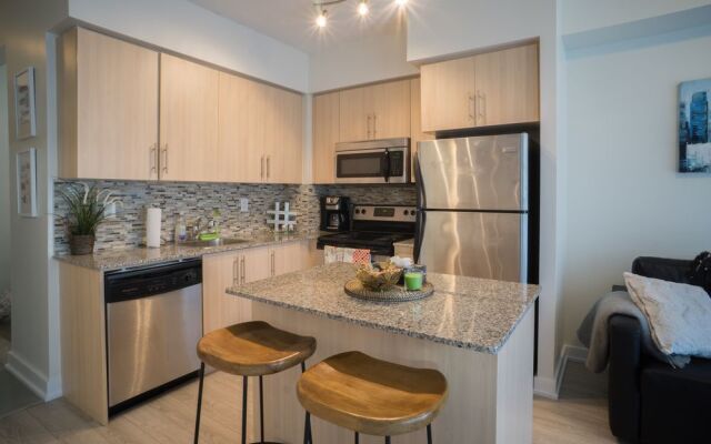 Applewood Suites - 2 BDRM York & Bremner