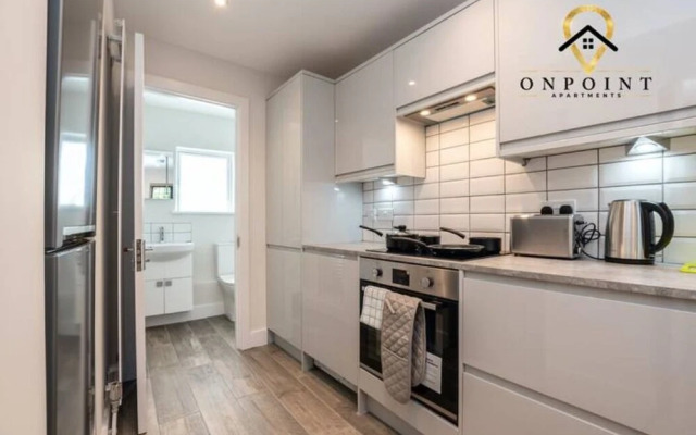 FRESH 1 Bedroom Apt With Parking