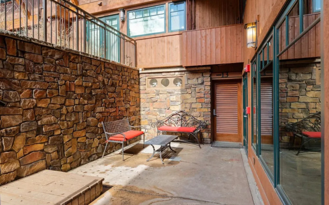 Fasching Haus Condominiums by Frias