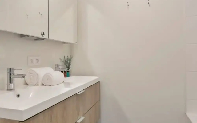 Cosy Family Apartment With Parking Near the Beach