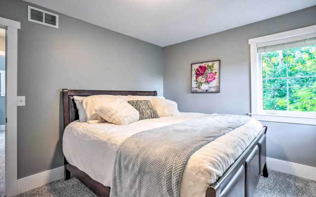 Pet-friendly Minneapolis Home ~ 6 Mi to Dtwn!