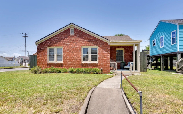 2 Mi to Beach: Galveston Vacation Rental!